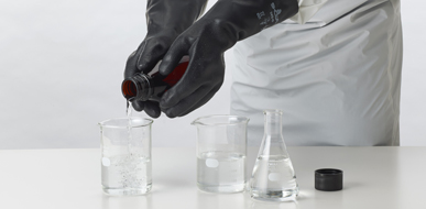 化学物質を扱う作業に