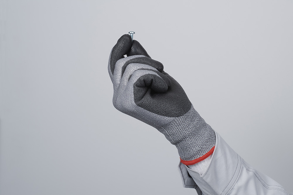 スベリ止めでしっかり持てる